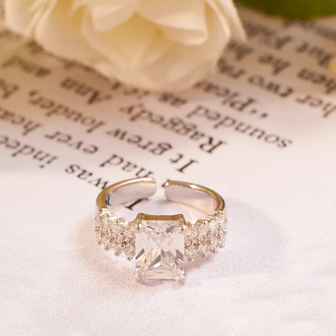 Solitaire Paradise Silver Ring